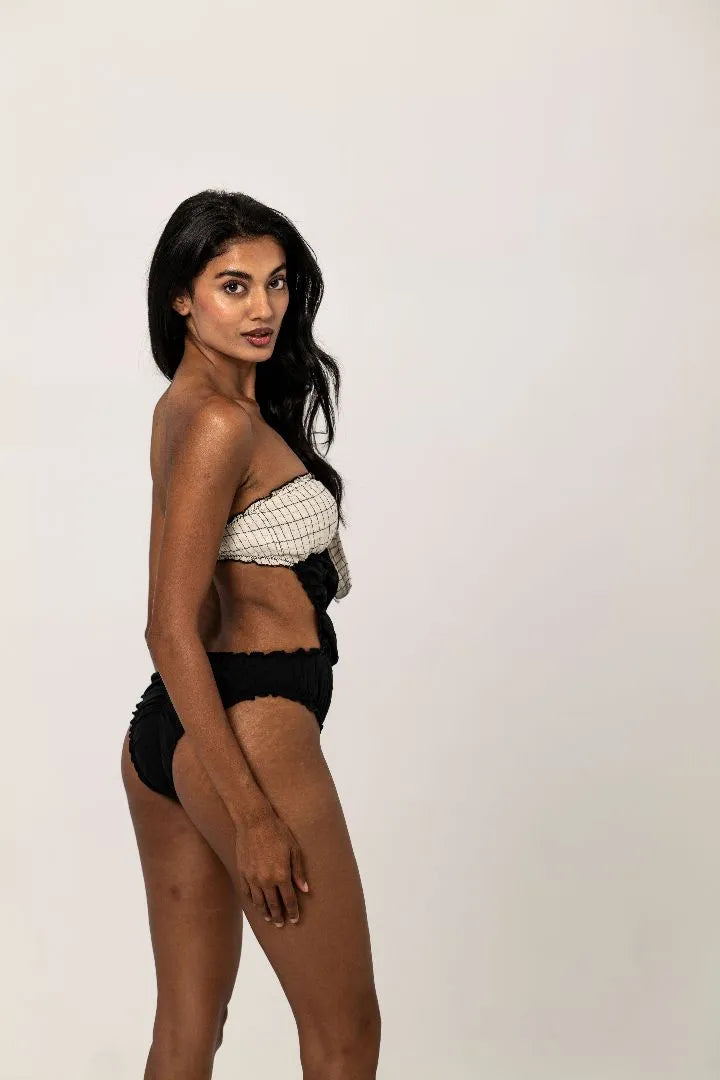 STRAPLESS SWIMSUIT LUREX BLACK WHITE COMO UN PEZ EN EL AGUA